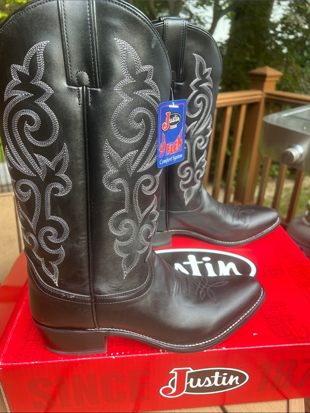 NWT Justin Boots Black Western Cowboy Boots with Silver Embroidery. Size 10 D